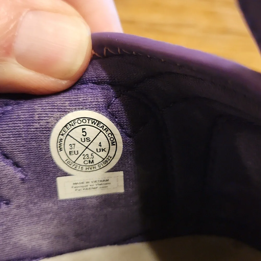 Keen Closed Toe Fisherman Comfort Purple Sandals Size 5